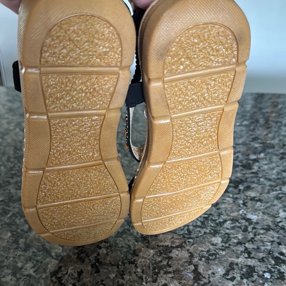 Kinlida Embellished Black and Tan Sandals NWOT 9 - Picture 8 of 10